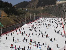 國(guó)家體育總局檢查六盤水市冰雪場(chǎng)所安全情況