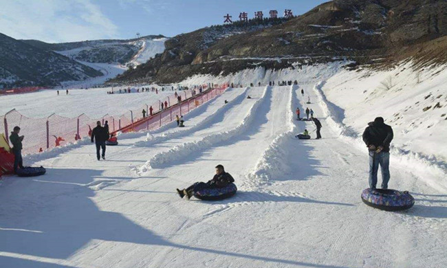 內蒙古呼和浩特太偉滑雪場