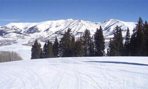 黑龍江鶴崗望云峰滑雪場