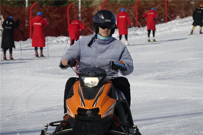 林語山谷戲雪樂園開板迎客7