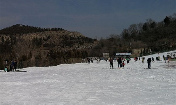 山東濟南九頂塔滑雪場