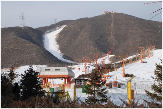 北京昌平軍都山滑雪場高級雪道