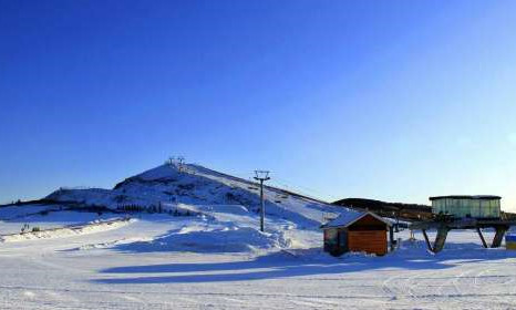 山東青島即墨金山滑雪場