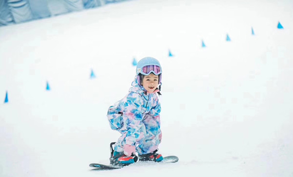 南最大室內(nèi)滑雪館——重慶際華園滑雪館盛大開業(yè)2