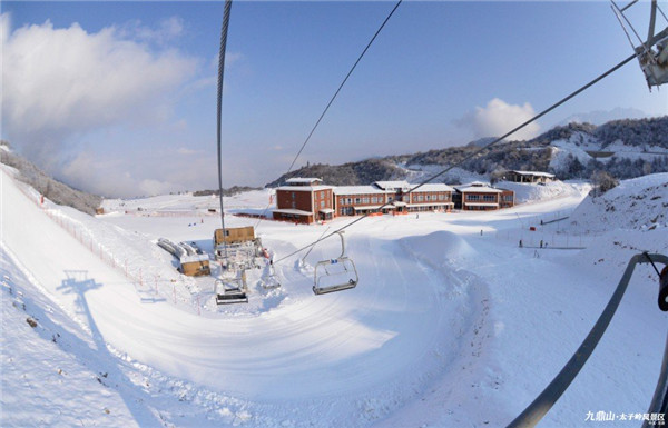 四川茂縣九鼎山太子嶺滑雪場3