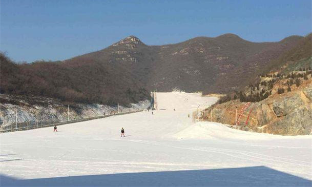 內(nèi)蒙古扎蘭屯金龍山滑雪場