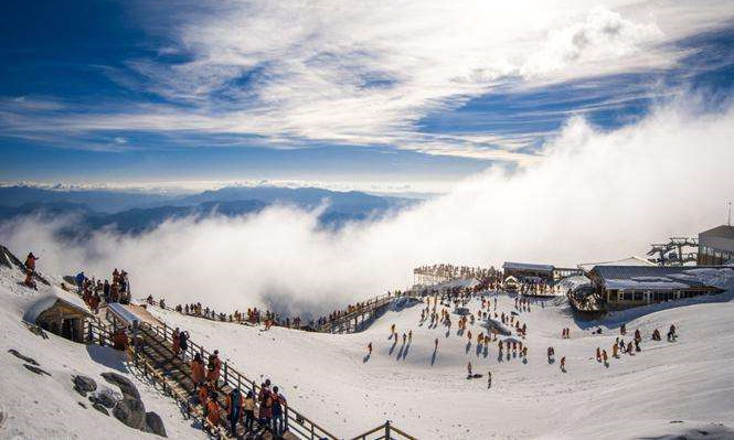 云南麗江玉龍雪山滑雪場