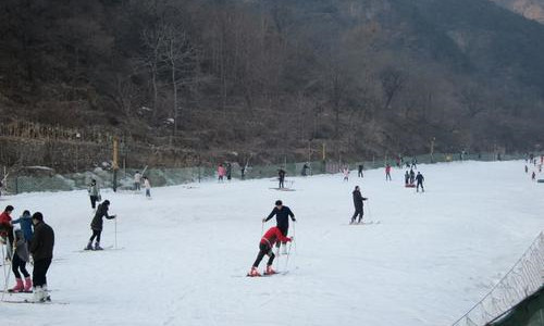 河南新鄉萬仙山郭亮滑雪場