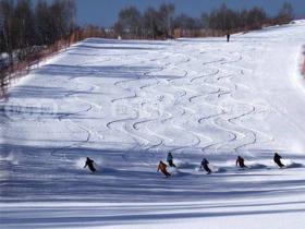 建造一個人工室外滑雪場需要什么條件？