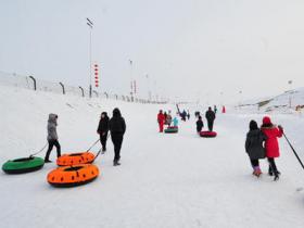 新疆克拉瑪依黑油山滑雪場（原侏羅紀冰雪世界）