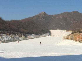 內(nèi)蒙古扎蘭屯金龍山滑雪場(chǎng)