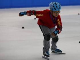 石家莊市第三屆冰雪運動會青少年滑冰項目系列比賽啟帷