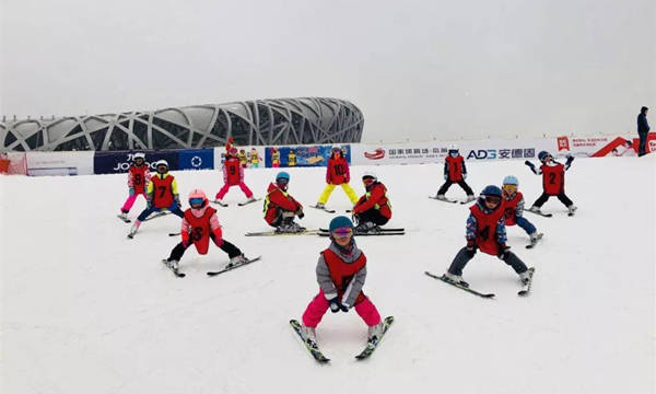 奧運冠軍攜冰雪愛好者助力冬奧活動啟動