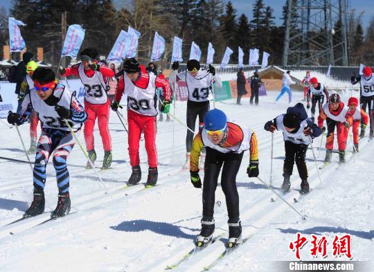 中美青少年拉開(kāi)越野滑雪比賽帷幕