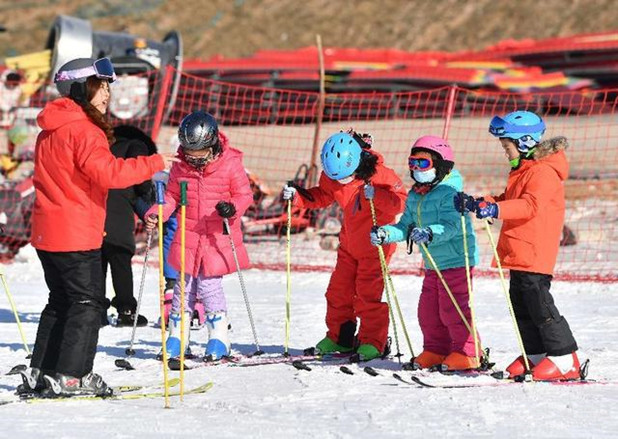 北京八達(dá)嶺滑雪場(chǎng)正式開板 推出“免費(fèi)教+免費(fèi)滑”系列活動(dòng)3