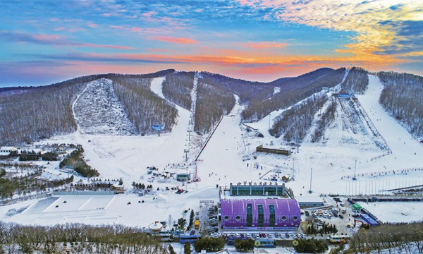 蓮花山世茂滑雪場