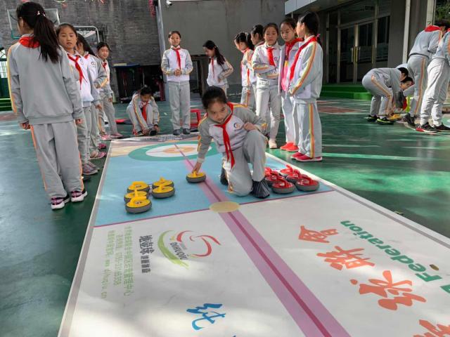 冰雪運動進校園 “奧運火炬”傳進北京中小學校園4