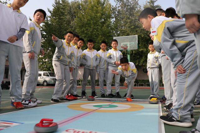 冰雪運動進校園 “奧運火炬”傳進北京中小學校園5