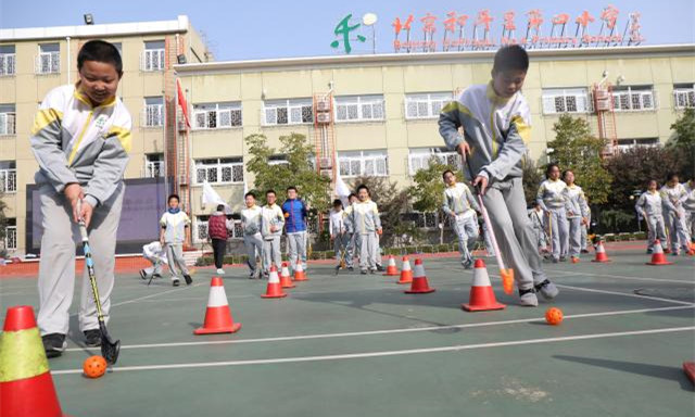 冰雪運動進校園 “奧運火炬”傳進北京中小學校園