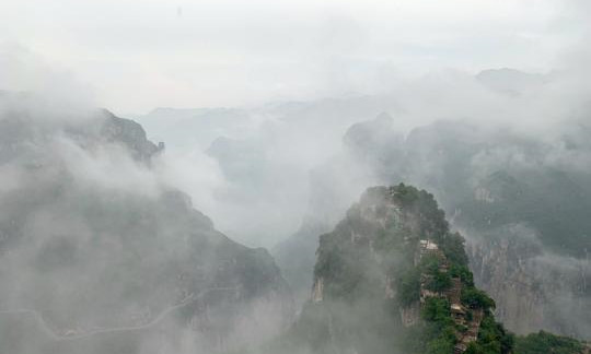 山西通天峽景區(qū)有“北方小九寨”的美譽(yù)，將中國北方大山的雄渾和南國水鄉(xiāng)的陰柔融為一體