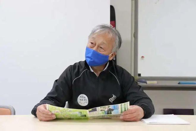 野澤溫泉滑雪場社長片桐干雄在接受采訪