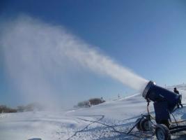 冬季滑雪場應當如何采購造雪機設備