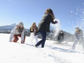 冬天打雪仗需要哪些裝備 打雪仗技巧及注意事項