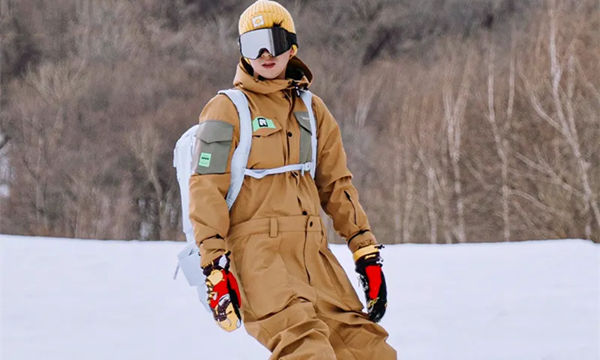 連體滑雪服